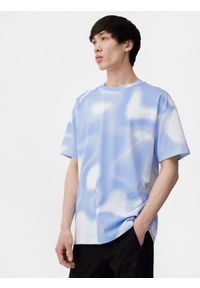 4f - T-shirt oversize z nadrukiem allover męski. Kolor: niebieski. Materiał: bawełna. Wzór: nadruk