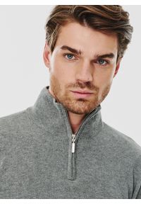 Pako Lorente - PAKO LORENTE – Szary sweter z wysoką stójką zapinaną na zamek. Typ kołnierza: kołnierzyk stójkowy. Kolor: szary. Materiał: bawełna. Sezon: zima, jesień #8