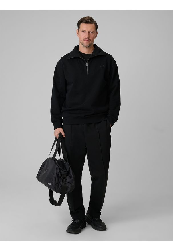 4f - 4F Bluza dresowa regular bez kaptura męska - czarna M. Okazja: na co dzień, do pracy, na spacer, na uczelnię. Typ kołnierza: bez kaptura. Kolor: czarny. Materiał: dresówka. Styl: klasyczny, casual