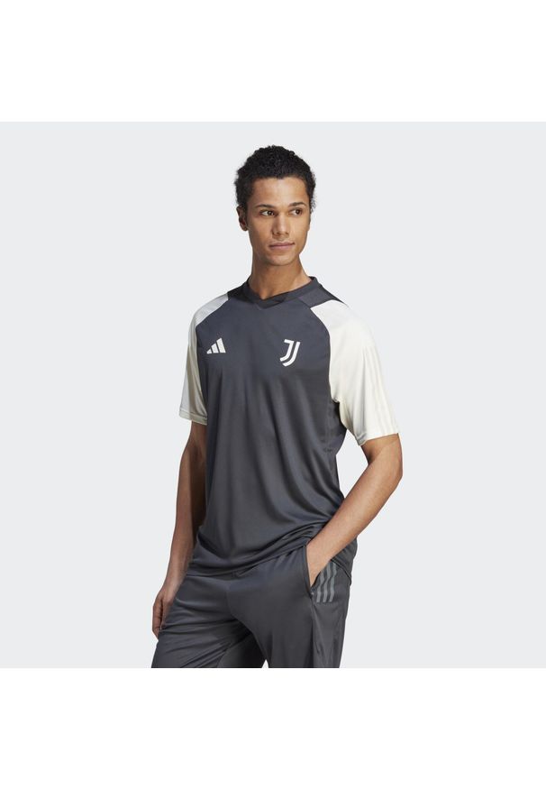 Koszulka piłkarska męska Adidas Juventus Tiro 23 Training Jersey. Kolor: czarny. Materiał: jersey. Sport: piłka nożna
