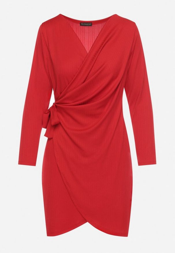 Born2be - Czerwona Sukienka Kopertowa Mini Wiązana w Pasie Icona. Kolor: czerwony. Typ sukienki: kopertowe. Styl: elegancki. Długość: mini