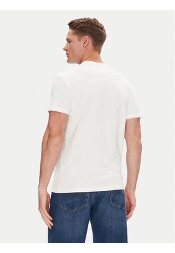 Tommy Jeans T-Shirt Badge DM0DM20322 Biały Regular Fit. Kolor: biały. Materiał: bawełna