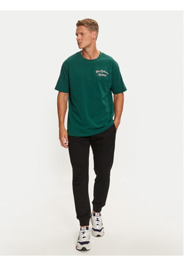 New Balance T-Shirt MT43556 Zielony Regular Fit. Kolor: zielony. Materiał: bawełna