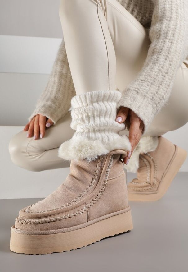 Renee - Beżowe Śniegowce Ozdobione Haftem Rawedena. Okazja: na co dzień. Kolor: beżowy. Materiał: jeans. Wzór: haft, aplikacja. Styl: casual