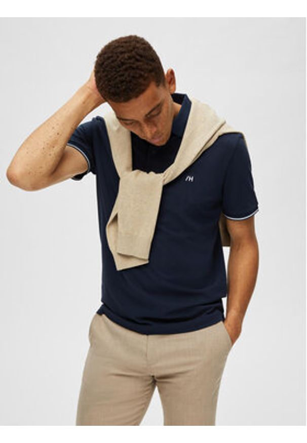Selected Homme Polo 16087840 Granatowy Regular Fit. Typ kołnierza: polo. Kolor: niebieski. Materiał: bawełna