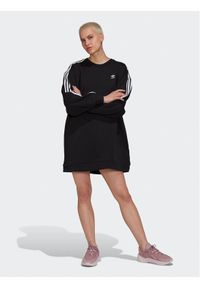 Adidas - adidas Sukienka dzianinowa adicolor HM4688 Czarny Relaxed Fit. Kolor: czarny. Materiał: dzianina, bawełna