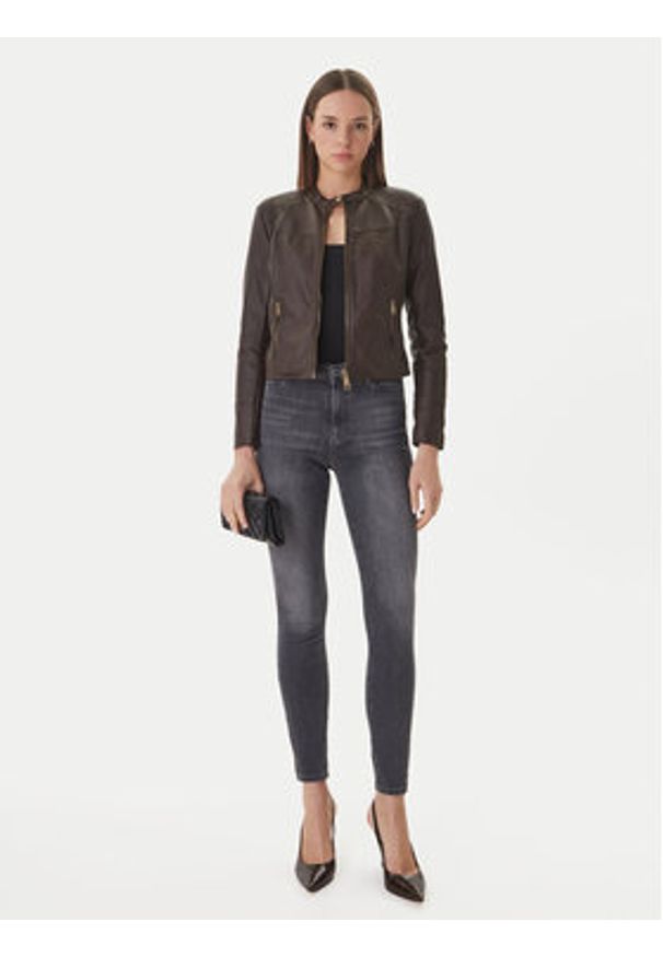Guess Kurtka z imitacji skóry W6GL09 W1834 Brązowy Regular Fit. Kolor: brązowy. Materiał: skóra