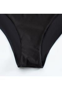 Intica - Strój kąpielowy jednoczęściowy z nowoczesnymi wycięciami Alicia. Kolor: czarny. Materiał: materiał #5