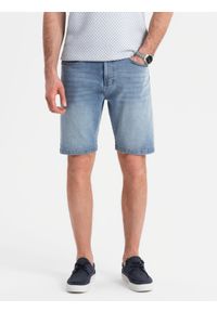 Ombre Clothing - Denimowe męskie szorty o klasycznym kroju – jasnoniebieskie V2 - Rozmiar: M. Kolor: niebieski. Materiał: jeans, elastan, skóra, bawełna. Wzór: aplikacja. Sezon: lato. Styl: klasyczny