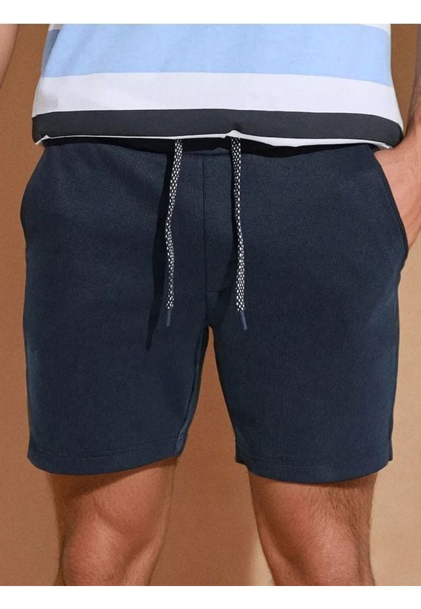 Sinsay - Szorty slim fit - granatowy. Kolor: niebieski