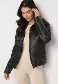 Born2be - Czarna Pikowana Kurtka z Eleganckim Kołnierzykiem i Ściągaczem Dizana. Okazja: na co dzień. Kolor: czarny. Materiał: jeans. Wzór: aplikacja. Styl: elegancki #3