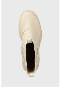 TOMMY HILFIGER - Tommy Hilfiger sztyblety Heeled Chelsey Boot Bio damskie kolor beżowy na płaskim obcasie. Nosek buta: okrągły. Kolor: beżowy. Obcas: na obcasie. Wysokość obcasa: niski #5