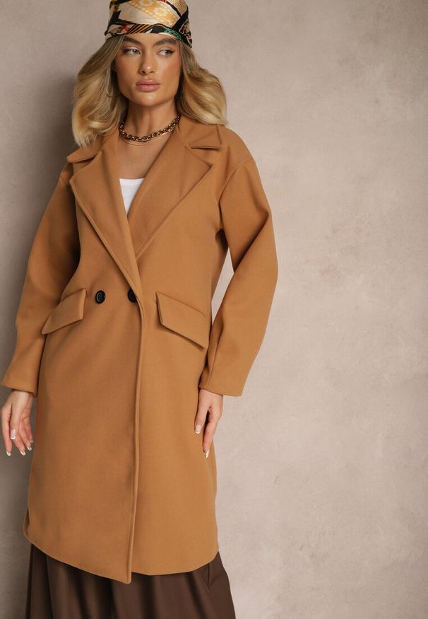 Renee - Ciemnobeżowy Płaszcz Dwurzędowy Długi Tadde. Kolor: brązowy. Długość: długie
