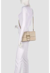Pinko - PINKO Beżowa skórzana damska torebka listonoszka Love One Classic ST.. Kolor: beżowy. Materiał: skórzane. Styl: elegancki #5