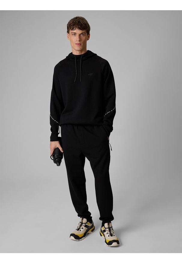 4f - 4F Spodnie dresowe joggery męskie - czarne XL. Kolor: czarny. Materiał: dresówka. Sport: fitness