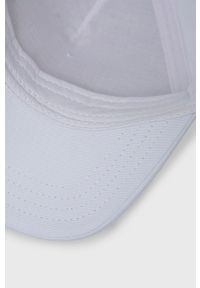 Guess czapka bawełniana dziecięca kolor biały z nadrukiem. Kolor: biały. Materiał: bawełna. Wzór: nadruk #2