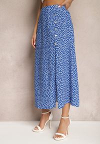 Renee - Niebieska Casualowa Spódnica Ozdobiona Guzikami i Wycięciem Fiada. Okazja: na co dzień. Kolor: niebieski. Wzór: aplikacja. Styl: casual #4