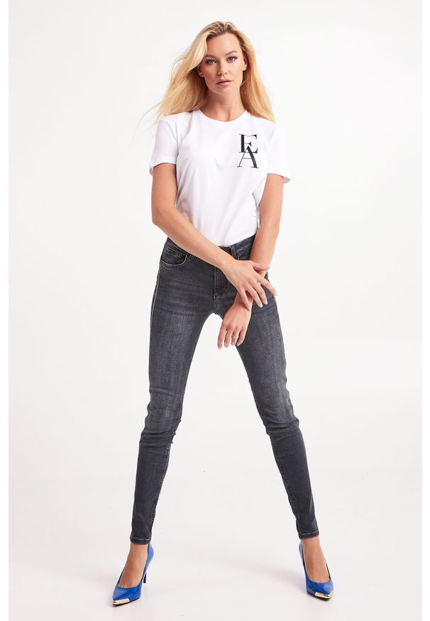 Emporio Armani - T-SHIRT EMPORIO ARMANI. Długość rękawa: krótki rękaw. Długość: krótkie. Wzór: nadruk