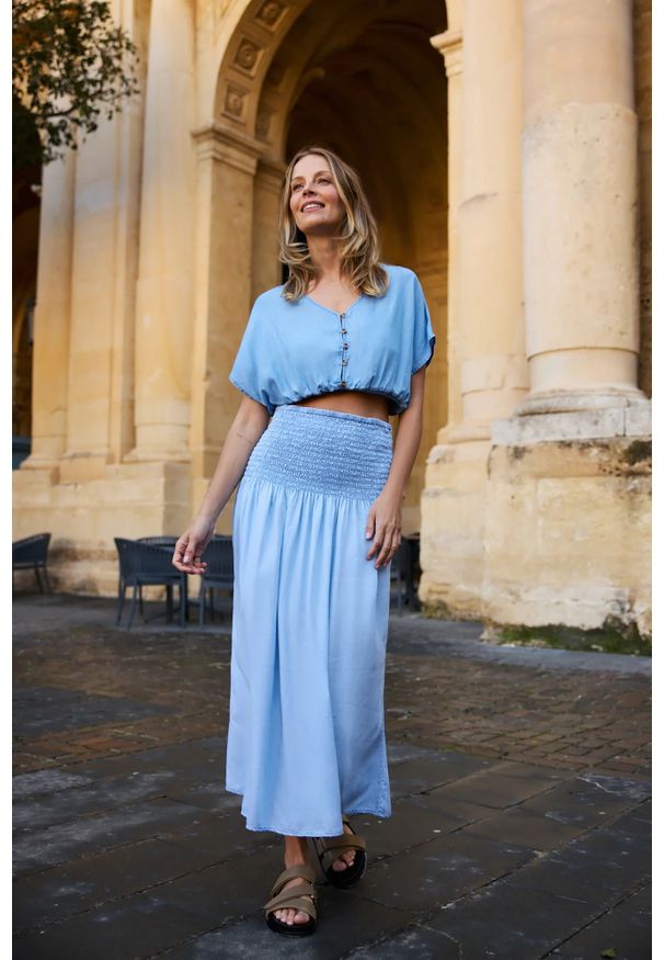 MOODO - Spódnica lyocell błękitna. Kolor: niebieski. Materiał: lyocell