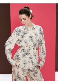 Sinsay - Koszula z domieszką lnu z wiązaniem na plecach - wielobarwny. Materiał: len