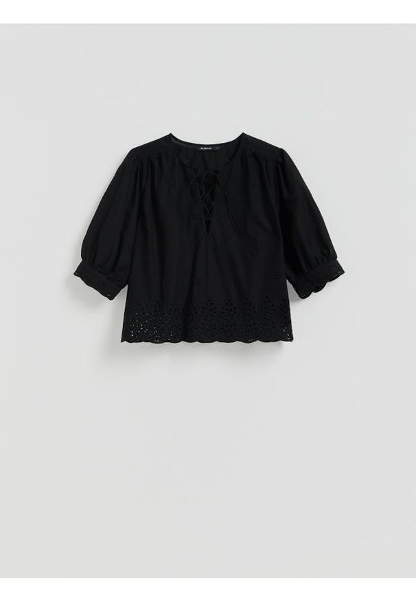 Reserved - Bluzka z ażurowym wzorem - czarny. Kolor: czarny. Materiał: bawełna. Wzór: ażurowy