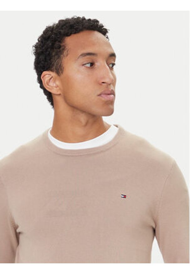 TOMMY HILFIGER - Tommy Hilfiger Sweter Essential Ssnl MW0MW39999 Beżowy Regular Fit. Kolor: beżowy. Materiał: bawełna