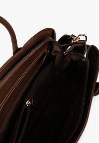 Born2be - Brązowa Trzykomorowa Torebka Shopper z Dwoma Rączkami i Paskiem Arivire. Kolor: brązowy. Styl: casual, elegancki. Rodzaj torebki: na ramię