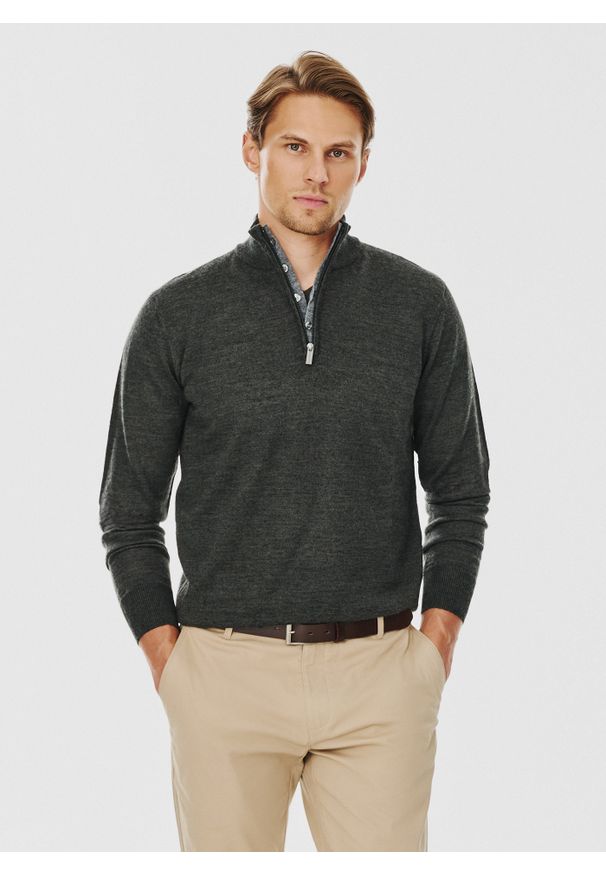 Pako Lorente - PAKO LORENTE – Grafitowy sweter męski ze stójką. Typ kołnierza: kołnierzyk stójkowy. Kolor: szary. Materiał: akryl, wełna. Sezon: zima, jesień