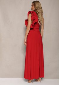 Renee - Czerwona Rozkloszowana Sukienka Asymetryczna z Dużymi Falbanami przy Ramionach Cevada. Okazja: na ślub cywilny, na wesele, na co dzień. Kolor: czerwony. Typ sukienki: asymetryczne. Styl: casual #4