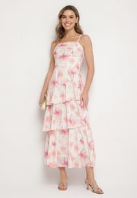 Born2be - Różowa Sukienka na Ramiączkach w Kwiaty Zdobiona Marszczeniem i Falbanami Revalea. Okazja: na co dzień, na imprezę. Typ kołnierza: dekolt kwadratowy. Kolor: różowy. Długość rękawa: na ramiączkach. Wzór: aplikacja, kwiaty. Styl: casual, elegancki #7