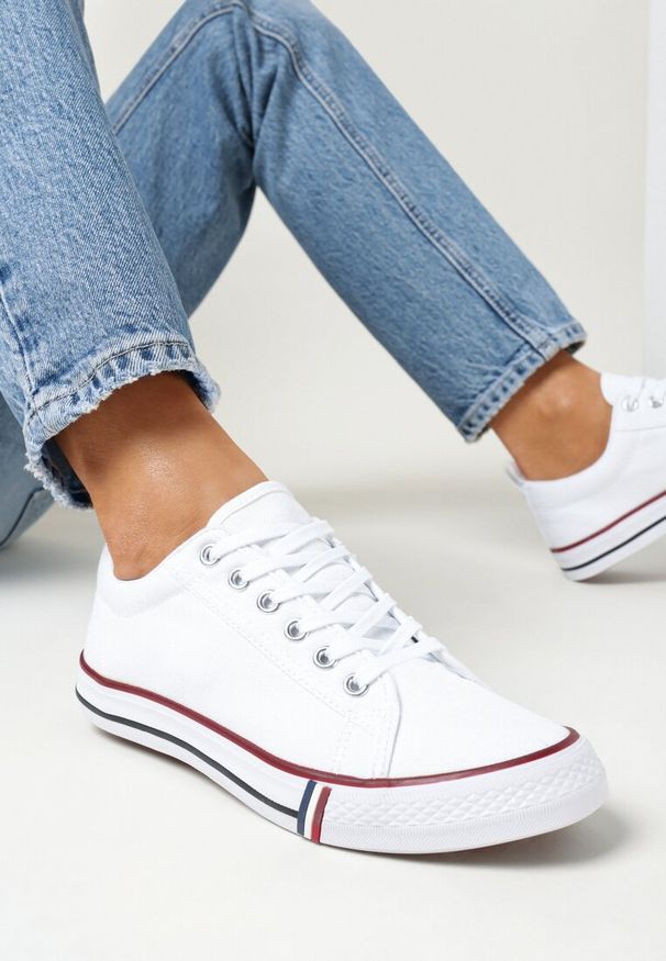 Born2be - Białe Trampki przed Kostkę Leylatia. Okazja: na co dzień. Wysokość cholewki: przed kostkę. Kolor: biały. Materiał: jeans. Obcas: na obcasie. Styl: casual. Wysokość obcasa: niski
