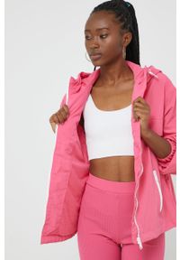 Tommy Jeans kurtka DW0DW12613.9BYY damska kolor różowy przejściowa oversize. Kolor: różowy. Materiał: poliamid #4