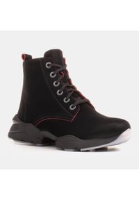 Marco Shoes Sportowe botki damskie z nubuku z czerwonymi wstawkami czarne. Kolor: czarny. Materiał: nubuk. Styl: sportowy #2