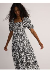 Reserved - Sukienka midi - czarny. Kolor: czarny. Materiał: bawełna, tkanina, wiskoza. Styl: klasyczny. Długość: midi