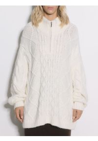 Reserved - Sweter z ozdobnym splotem - złamana biel. Materiał: dzianina. Wzór: ze splotem #1