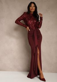 Renee - Bordowa Koktajlowa Sukienka z Półgolfem Zdobiona Cekinami i Trenem Nautitune. Kolor: czerwony. Wzór: aplikacja. Typ sukienki: oversize. Styl: wizytowy #1