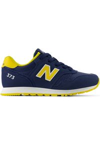 Buty dziecięce New Balance YC373VJ2 – granatowe. Okazja: na uczelnię. Kolor: niebieski. Materiał: guma, syntetyk, materiał. Szerokość cholewki: normalna. Wzór: kolorowy. Model: New Balance 373