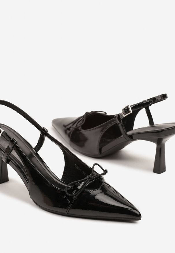 Born2be - Czarne Lakierowane Sandały Vices ze Spiczastym Noskiem i Ozdobnym Wiązaniem Silozi. Zapięcie: sprzączka. Kolor: czarny. Materiał: lakier. Obcas: na obcasie. Styl: klasyczny. Wysokość obcasa: niski