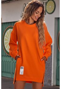 Produkt Polski - Sukienka bluza oversize asymetryczna bawełniana z zamkami pomarańczowa. Kolor: pomarańczowy. Materiał: bawełna. Typ sukienki: asymetryczne, oversize. Długość: mini