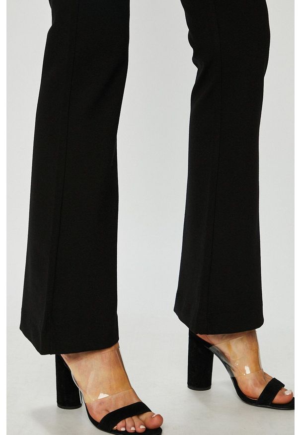 Vero Moda - Spodnie. Stan: podwyższony. Kolor: czarny. Materiał: dzianina