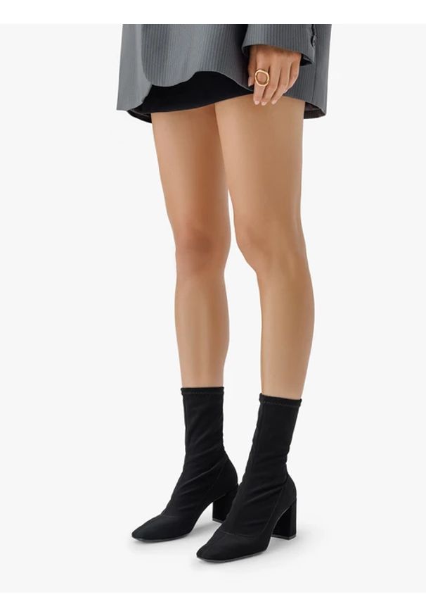 Ryłko - Czarne wyższe botki skarpetowe na słupku. Zapięcie: bez zapięcia. Kolor: czarny. Materiał: syntetyk. Szerokość cholewki: normalna. Obcas: na słupku. Styl: street. Wysokość obcasa: średni