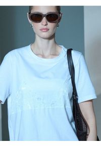 Sinsay - Bawełniana koszulka z ozdobną koronką - biały. Kolor: biały. Materiał: bawełna, koronka. Wzór: koronka #1