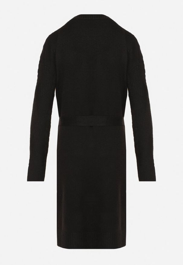 Born2be - Czarny Niezapinany Kardigan z Wełną z Warkoczowym Splotem i Wiązanym Paskiem Darrive. Okazja: na co dzień, na spotkanie biznesowe, do pracy. Kolor: czarny. Materiał: wełna. Długość rękawa: długi rękaw. Długość: długie. Wzór: ze splotem. Styl: biznesowy, casual, elegancki