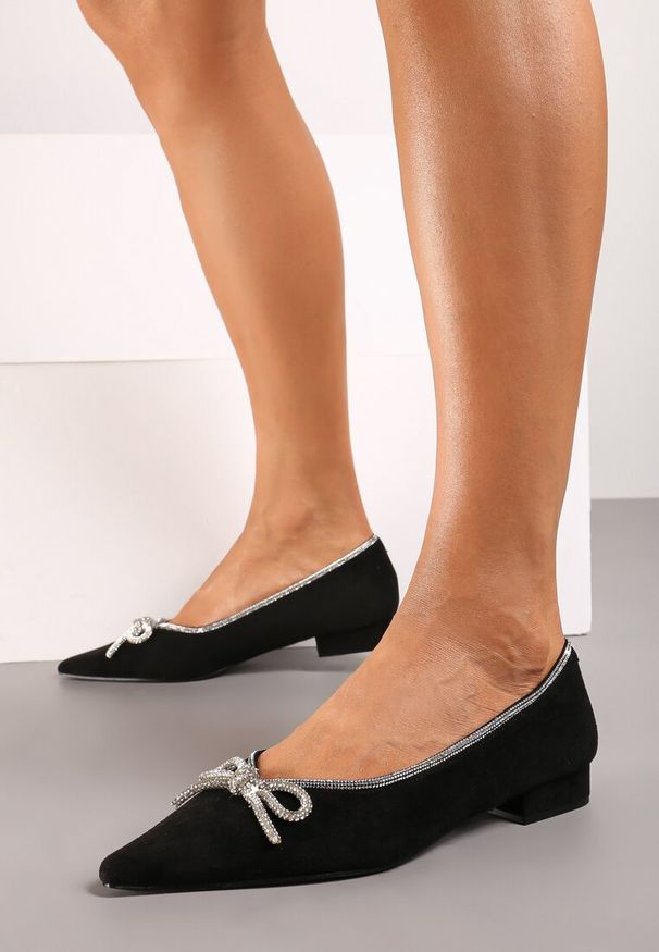 Renee - Czarne Płaskie Balerinki z Cyrkoniową Kokardą Evalene. Okazja: na spacer, do pracy. Kolor: czarny. Sezon: lato. Styl: elegancki