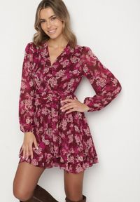 Born2be - Bordowa Kopertowa Sukienka w Kwiaty z Bufiastymi Rękawami Zavea. Okazja: na co dzień, na randkę. Typ kołnierza: dekolt w serek. Kolor: czerwony. Materiał: poliester. Wzór: kwiaty. Typ sukienki: kopertowe. Styl: casual, elegancki #7