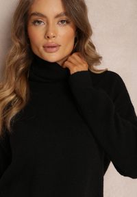 Renee - Czarna Sukienka Milana. Typ kołnierza: golf. Kolor: czarny. Materiał: dzianina. Długość rękawa: długi rękaw #3