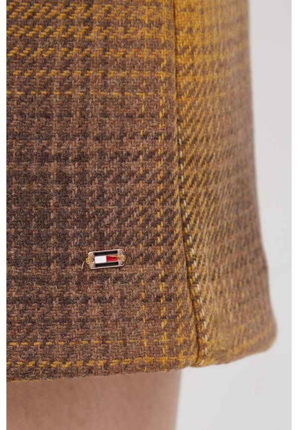 TOMMY HILFIGER - Tommy Hilfiger spódnica z domieszką wełny kolor żółty mini. Okazja: na co dzień. Kolor: żółty. Materiał: włókno, wełna, materiał, tkanina. Styl: casual