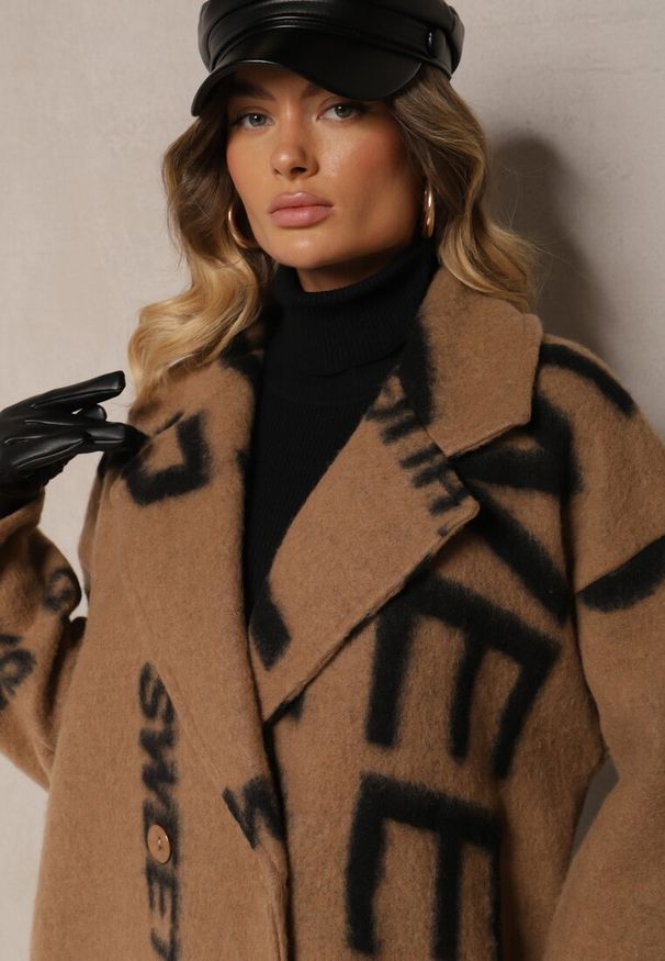 Renee - Ciemnobeżowy Luźny Płaszcz Wełniany w Ozdobny Nadruk Misganna. Kolor: beżowy. Materiał: wełna. Wzór: nadruk