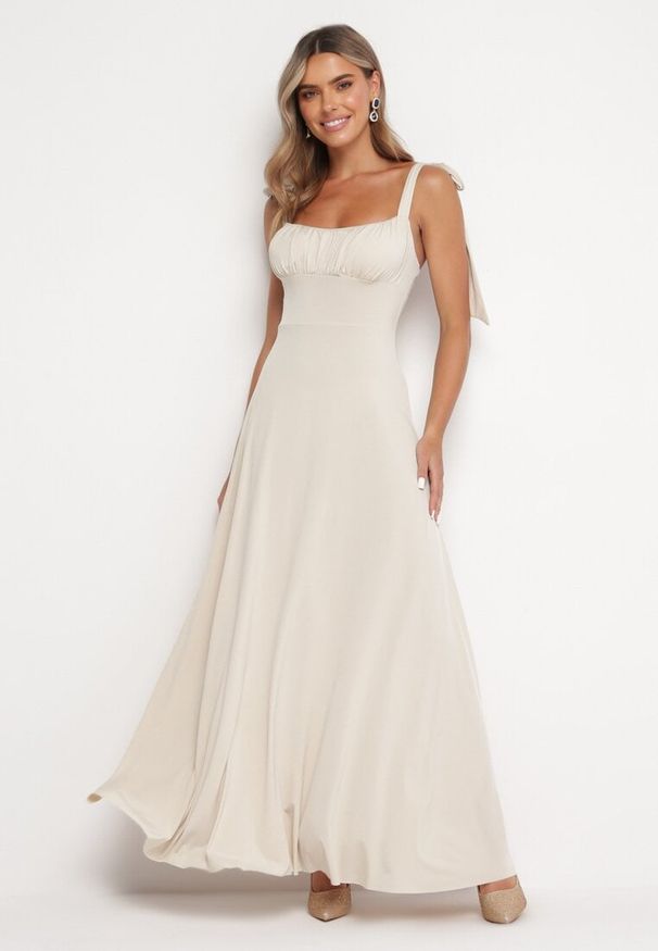 Born2be - Jasnobeżowa Rozkloszowana Sukienka Maxi z Wiązanymi Ramiączkami Lisija. Kolor: beżowy. Długość rękawa: na ramiączkach. Styl: elegancki. Długość: maxi