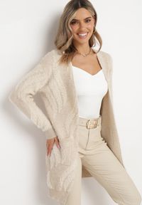 Born2be - Jasnobeżowy Puszysty Kardigan Niezapinany Heliture. Kolekcja: plus size. Kolor: beżowy. Materiał: dzianina. Długość rękawa: długi rękaw. Długość: długie